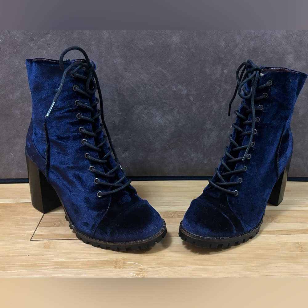 Report Signature Velvet bootie